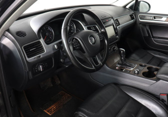 Подержанный автомобиль Volkswagen Touareg 2013 года (5 фото)