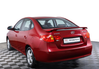 Подержанный автомобиль Hyundai Elantra Sedan 2007 года (7 фото)