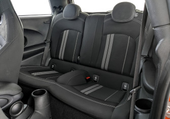 Подержанный автомобиль MINI Hatch 2019 года (18 фото)