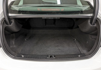 Подержанный автомобиль Volvo S60 2014 года (10 фото)