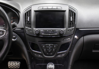 Подержанный автомобиль Opel Insignia Sedan 2013 года (16 фото)