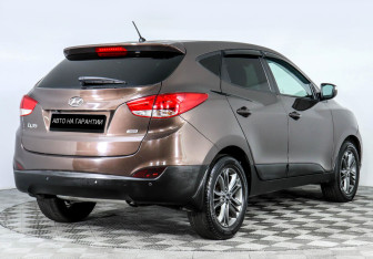 Подержанный автомобиль Hyundai ix35 2015 года (3 фото)
