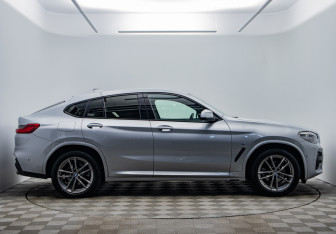 Подержанный автомобиль BMW X4 2021 года (6 фото)