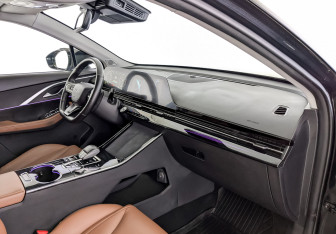 Подержанный автомобиль Omoda C5 2023 года (11 фото)