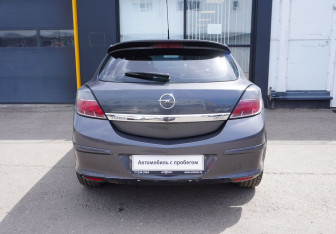 Подержанный автомобиль Opel Astra Hatchback 2010 года (6 фото)
