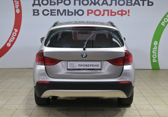 Подержанный автомобиль BMW X1 2011 года (4 фото)