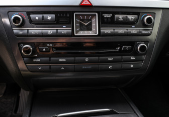 Подержанный автомобиль Genesis G80 2018 года (22 фото)