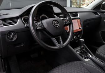 Подержанный автомобиль Skoda Octavia Liftback 2018 года (13 фото)