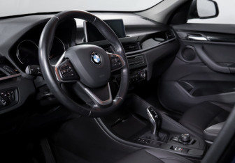 Подержанный автомобиль BMW X1 2021 года (14 фото)