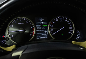 Подержанный автомобиль Lexus NX 2015 года (12 фото)