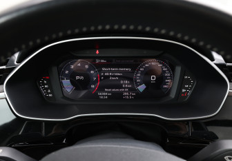 Подержанный автомобиль Audi Q3 2021 года (13 фото)