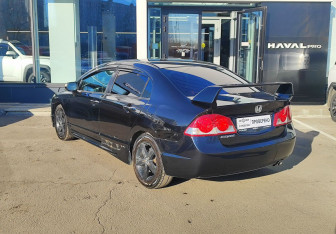 Подержанный автомобиль Honda Civic Sedan 2008 года (7 фото)