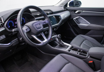 Подержанный автомобиль Audi Q3 2021 года (9 фото)
