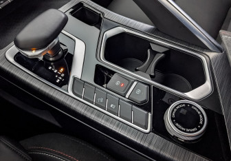 Подержанный автомобиль Geely Tugella 2024 года (29 фото)