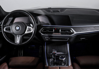 Подержанный автомобиль BMW X7 2021 года (12 фото)