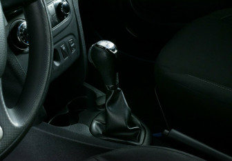 Подержанный автомобиль Renault Sandero 2017 года (8 фото)