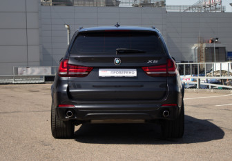 Подержанный автомобиль BMW X5 2015 года (6 фото)