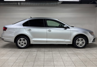 Подержанный автомобиль Volkswagen Jetta Sedan 2016 года (4 фото)