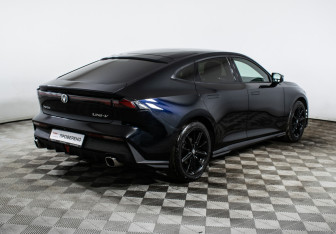 Подержанный автомобиль Changan UNI-V 2022 года (5 фото)