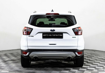 Подержанный автомобиль Ford Kuga 2017 года (4 фото)