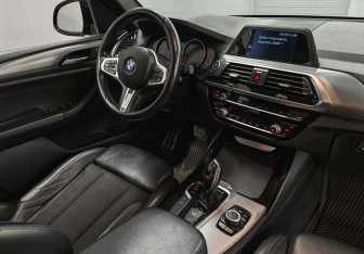 Подержанный автомобиль BMW X3 2018 года (10 фото)