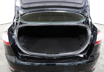 Подержанный автомобиль Ford Mondeo Sedan 2012 года (16 фото)