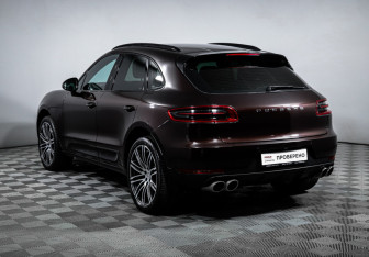 Подержанный автомобиль Porsche Macan 2015 года (7 фото)