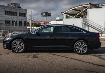 Подержанный автомобиль Audi A6 Sedan 2024 года (8 фото)