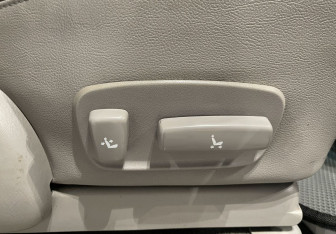 Подержанный автомобиль Toyota Sequoia 2002 года (16 фото)