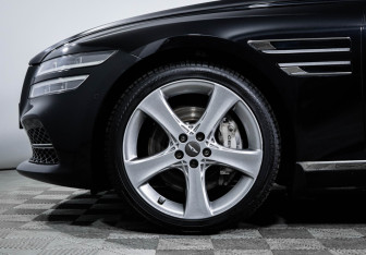 Подержанный автомобиль Genesis G80 2021 года (15 фото)