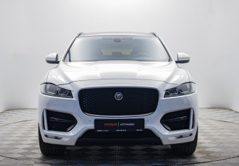 Подержанный автомобиль Jaguar F-Pace 2018 года (8 фото)