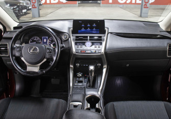 Подержанный автомобиль Lexus NX 2020 года (14 фото)