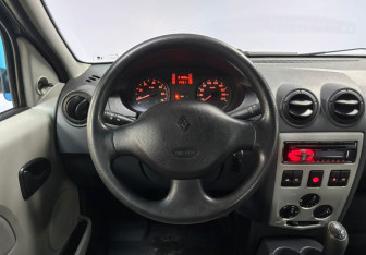 Подержанный автомобиль Renault Logan Sedan 2009 года (15 фото)
