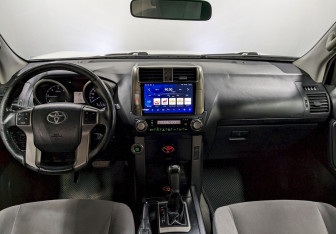 Подержанный автомобиль Toyota Land Cruiser Prado 2012 года (24 фото)
