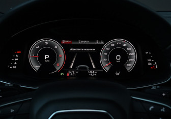 Подержанный автомобиль Audi Q8 2019 года (24 фото)