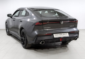 Подержанный автомобиль Changan UNI-V 2023 года (7 фото)