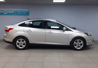 Подержанный автомобиль Ford Focus Sedan 2011 года (4 фото)