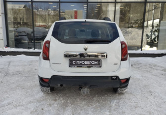 Подержанный автомобиль Renault Duster 2017 года (7 фото)