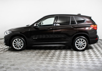 Подержанный автомобиль BMW X1 2017 года (8 фото)
