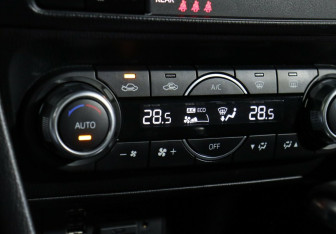 Подержанный автомобиль Mazda 3 Sedan 2017 года (13 фото)