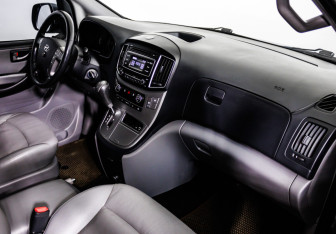 Подержанный автомобиль Hyundai Grand Starex 2018 года (9 фото)