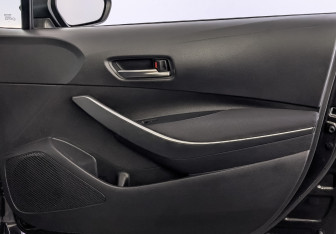 Подержанный автомобиль Toyota Corolla Sedan 2020 года (24 фото)