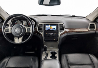 Подержанный автомобиль Jeep Grand Cherokee 2012 года (14 фото)