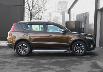 Подержанный автомобиль Geely Emgrand X7 2019 года (4 фото)