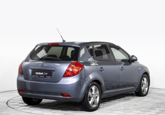 Подержанный автомобиль Kia Ceed Hatchback 2008 года (5 фото)