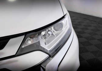 Подержанный автомобиль Mitsubishi Outlander 2022 года (17 фото)