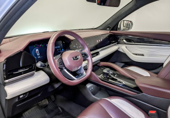 Подержанный автомобиль Geely Monjaro 2023 года (16 фото)