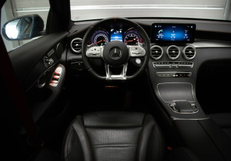 Подержанный автомобиль Mercedes-Benz GLC AMG 2021 года (9 фото)