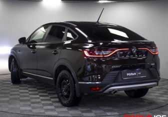 Подержанный автомобиль Renault Arkana 2020 года (21 фото)