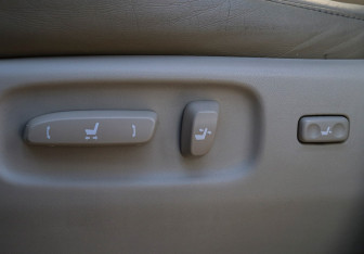 Подержанный автомобиль Lexus LX 2012 года (15 фото)